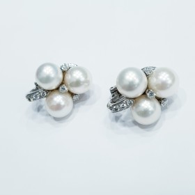 18K GOLD EARRINGS with AKOYA PEARLS and DIAMONDS
