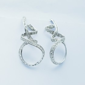 Earrings with diamonds in 18 kt White Gold - model (ribbons)