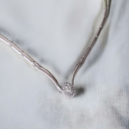 Collier Goutte en Or Blanc 18 Carats avec Diamants Certifiés