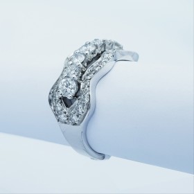 18kt Gold Ring with Certified Diamonds - Model (Bow)