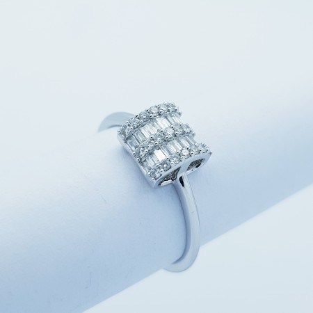 Anello in Oro 18kt con Diamanti Certificati - Modello (Cuscino)