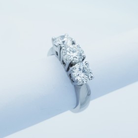 Trilog Ring in 18kt Gold with Certified Diamonds 1.50 ct Total-Model (Diamond)