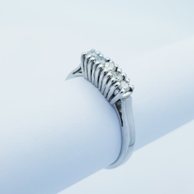 18kt Gold Veretta Ring with Certified Diamonds 0.25 ct Total - Model (Mag)