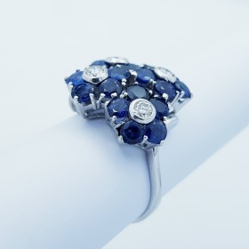 Fiori ring in 18 kt Gold with Diamonds and Sapphires-Model (Fiori)