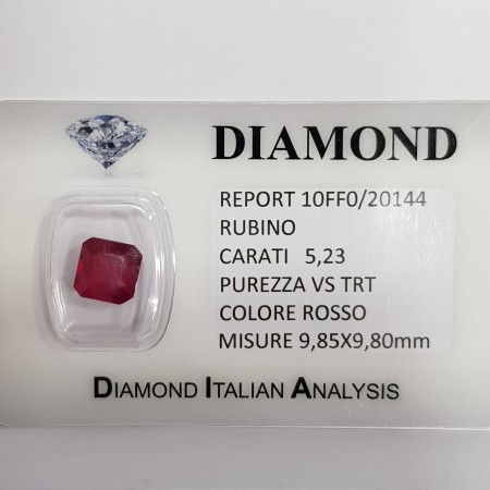 Rubis rouge vif certifié pureté 5,23 carats VS TRT en BLISTER