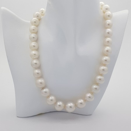 PERLES D'AUSTRALIE 16 à 13 CARATS DIAMETRE 18 KT GOLD CLASPS