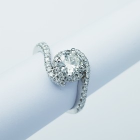 Bague en or 18 carats avec diamants certifiés - Modèle (Tribute)