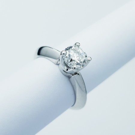 Anello Solitario con Diamanti Certificati 0.80 ct Totali - Modello (Sharm)