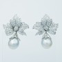 BOUCLES D'OREILLES EN OR 18 kt avec DIAMANTS et PERLES - Modèle (Feuille)