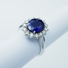 Anello in oro 18kt con Zaffiro 3.44 ct e Diamanti 2.90 ct Totali - Modello (MIDDLETON)