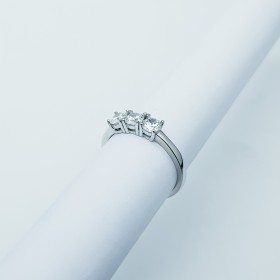 ANELLO TRILOGY 1,80 CT in ARGENTO RODIATO con DIAMANTI ZIRCONI