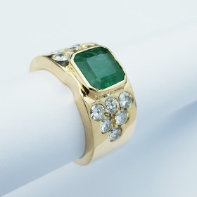 18kt Gold Ring with Emerald and Certified Diamonds - Model (Ovalart)