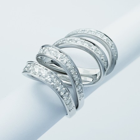18kt Gold Ring with Certified Diamonds 3.12 ct Total - Model (Ribbons)