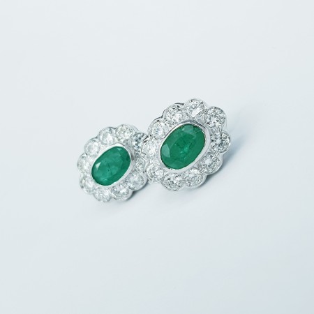 BOUCLES D'OREILLES EN OR 18 kt avec DIAMANTS CERTIFIÉS et SMERALS