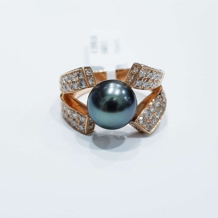 Anello in oro 18 kt con perla tahiti e diamanti ct 2.36