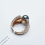Anello in oro 18 kt con perla tahiti e diamanti ct 2.36