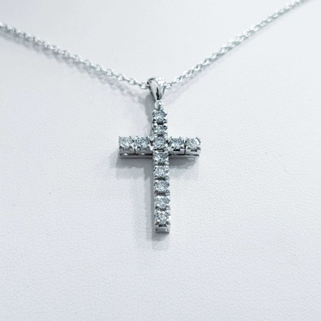 Pendentif croix en or blanc avec diamants 0.60 carat